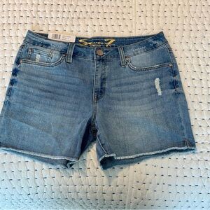 Seven7 Brand Women's Blue Denim Shorts size 8. NWT